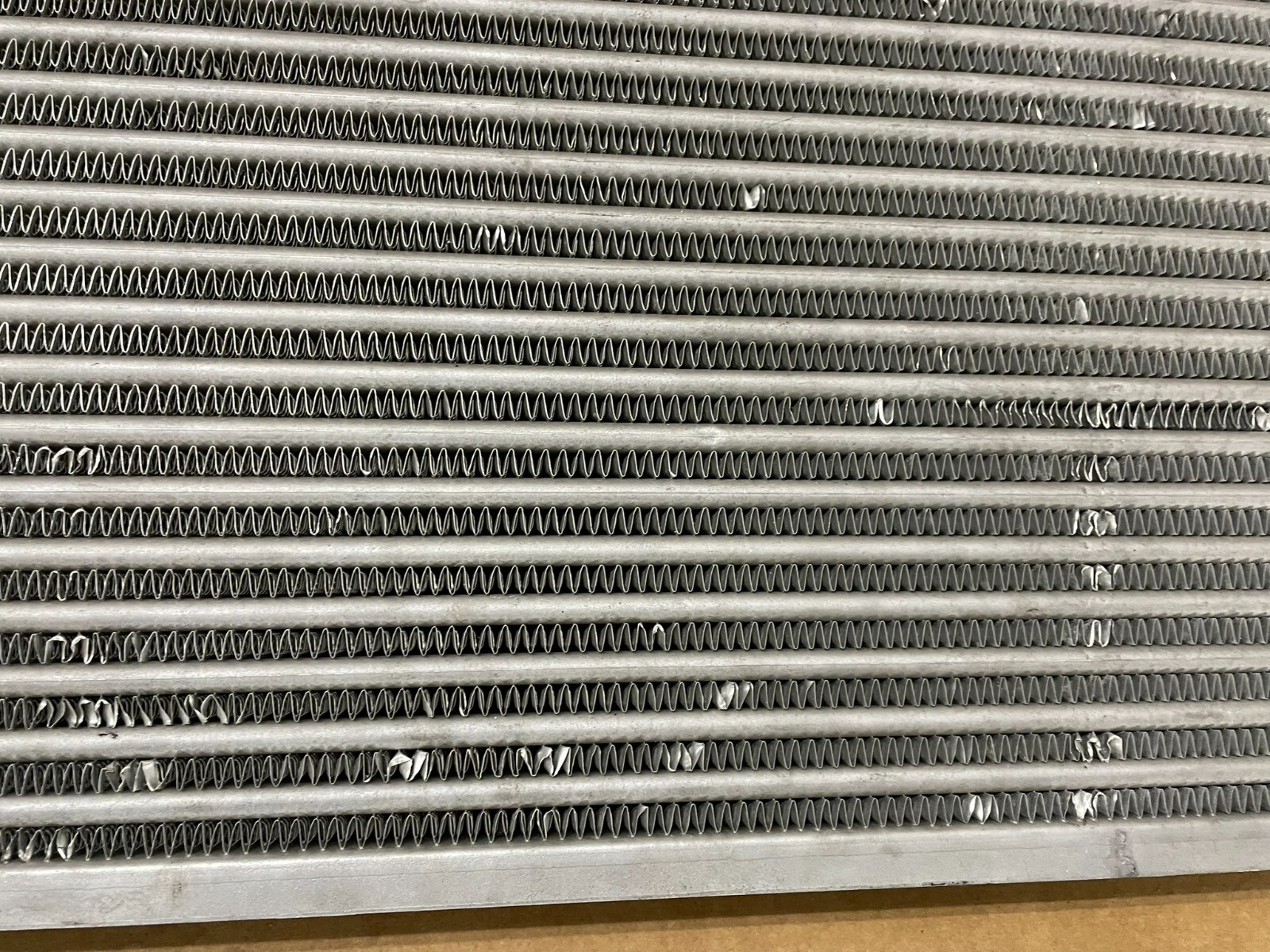 VW LT LADELUFTKÜHLER 2D0145805 DEMONT VOM TEST WAGEN ORIGINAL TEIL - Obrázek 11