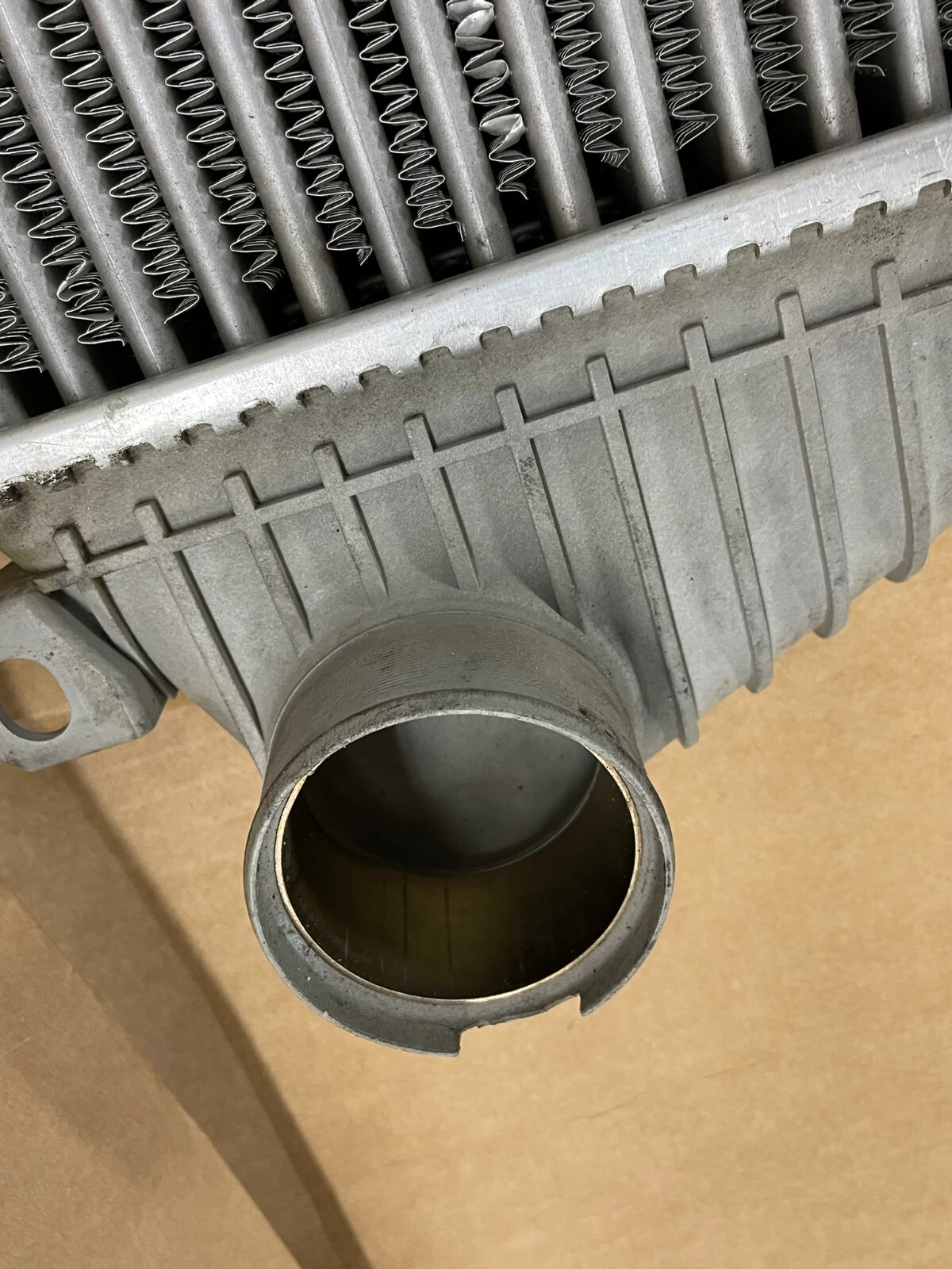 VW LT LADELUFTKÜHLER 2D0145805 DEMONT VOM TEST WAGEN ORIGINAL TEIL - Obrázek 3