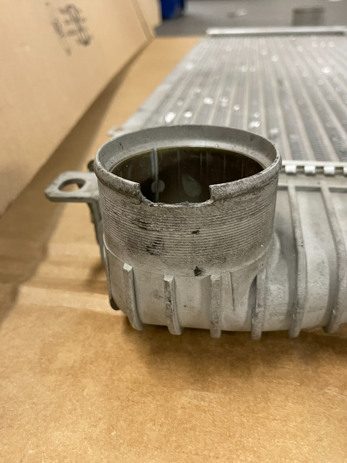 VW LT LADELUFTKÜHLER 2D0145805 DEMONT VOM TEST WAGEN ORIGINAL TEIL - Obrázek 4