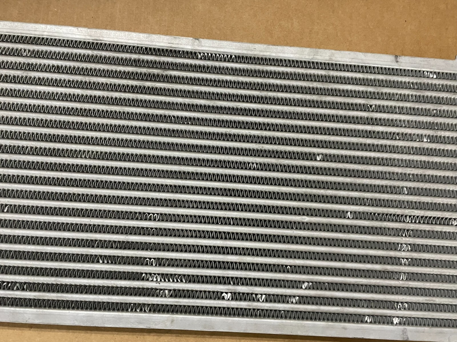 VW LT LADELUFTKÜHLER 2D0145805 DEMONT VOM TEST WAGEN ORIGINAL TEIL - Obrázek 8