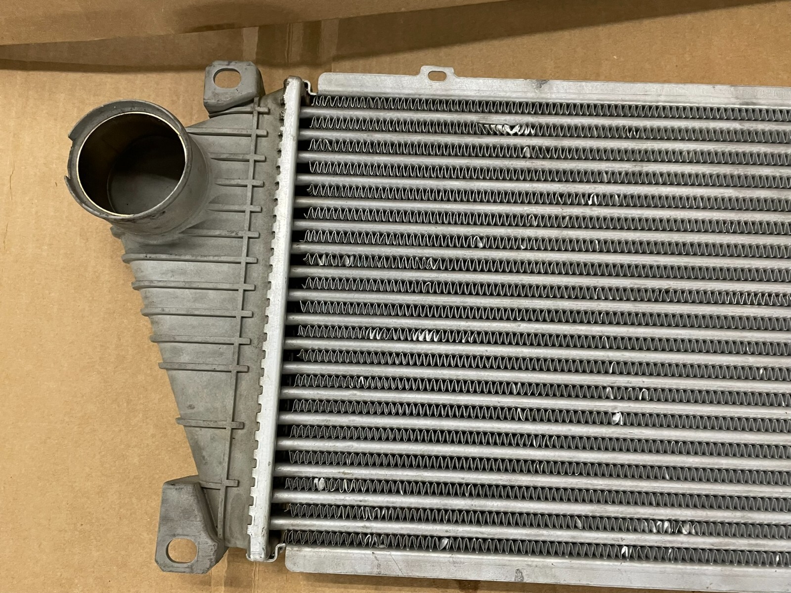 VW LT LADELUFTKÜHLER 2D0145805 DEMONT VOM TEST WAGEN ORIGINAL TEIL - Obrázek 9