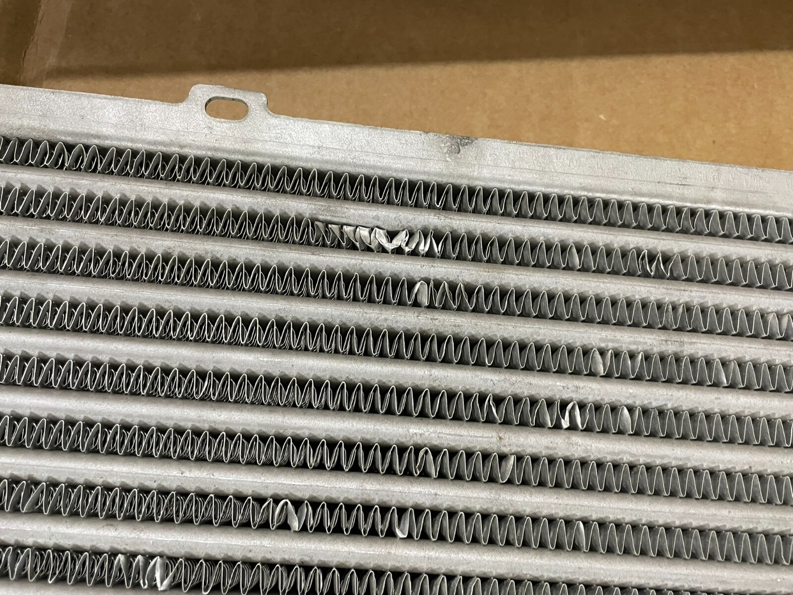 VW LT LADELUFTKÜHLER 2D0145805 DEMONT VOM TEST WAGEN ORIGINAL TEIL - Obrázek 10