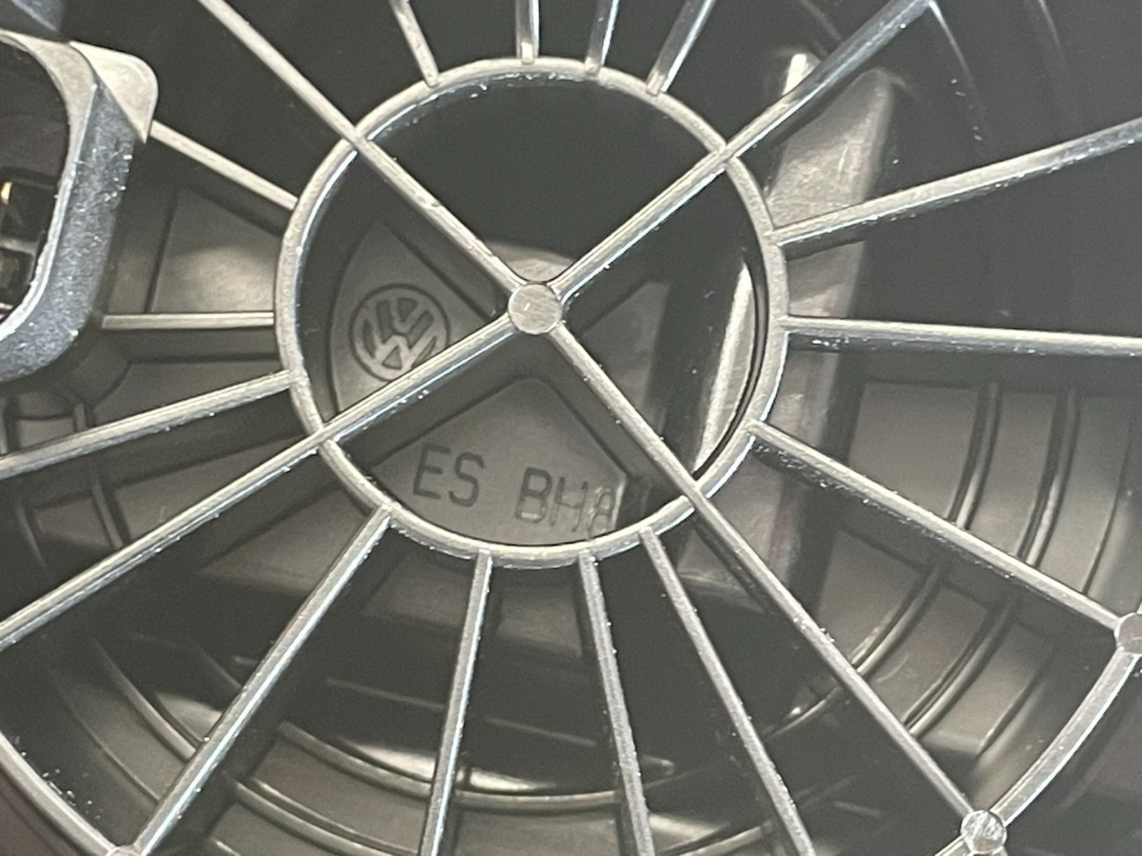 VW PASSAT GOLF EOS HECKKLAPPENGRIFF MIT MIKROSCHALTER LOGO 6R0827469C TEST CAR - Obrázek 6