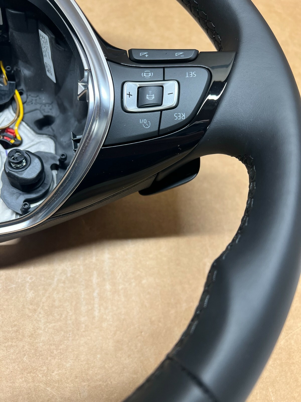 VW TIGUAN GOLF PASSAT SPORT LENKRAD LEDER BEHEIZBAR ZUSTAND 95km 5TA419091AQ ORG - Obrázek 11