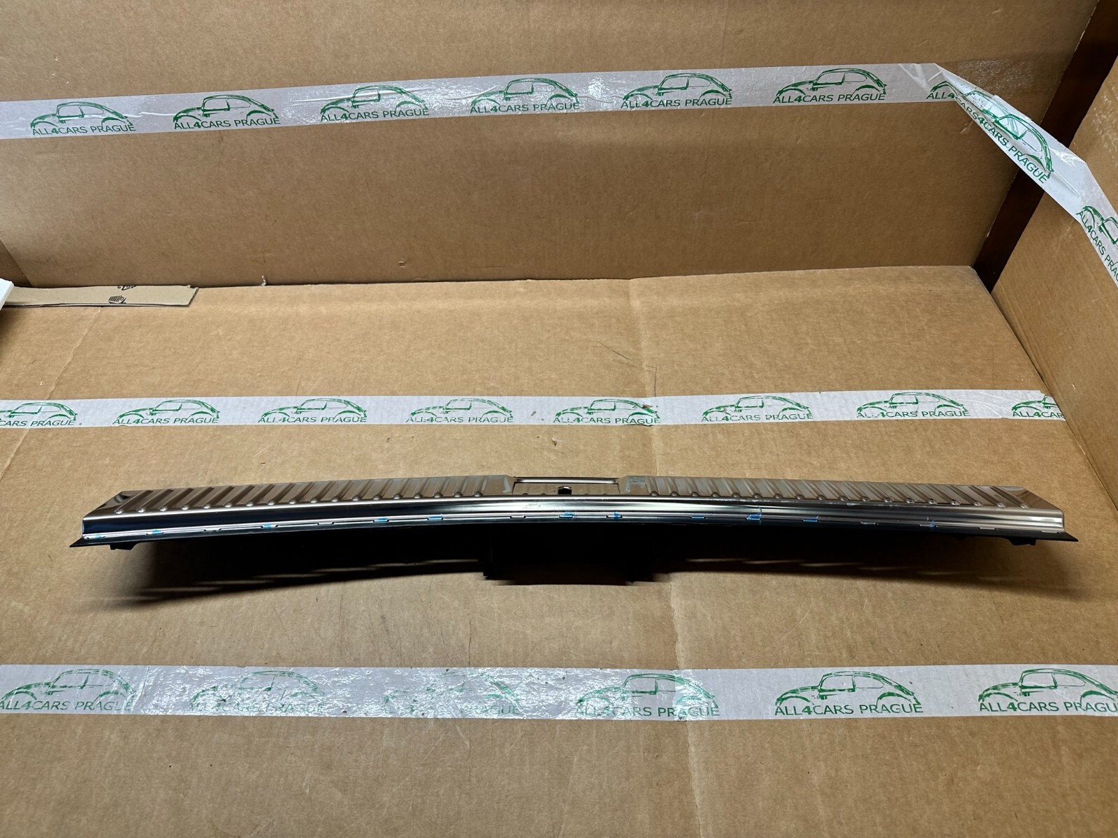 VW TOUAREG 2011-2012 ABDECKUNG FUR SCHLOSSTRAGER EDELSTAHL 7P0863459E ORIG.NEU!! - Obrázek 3