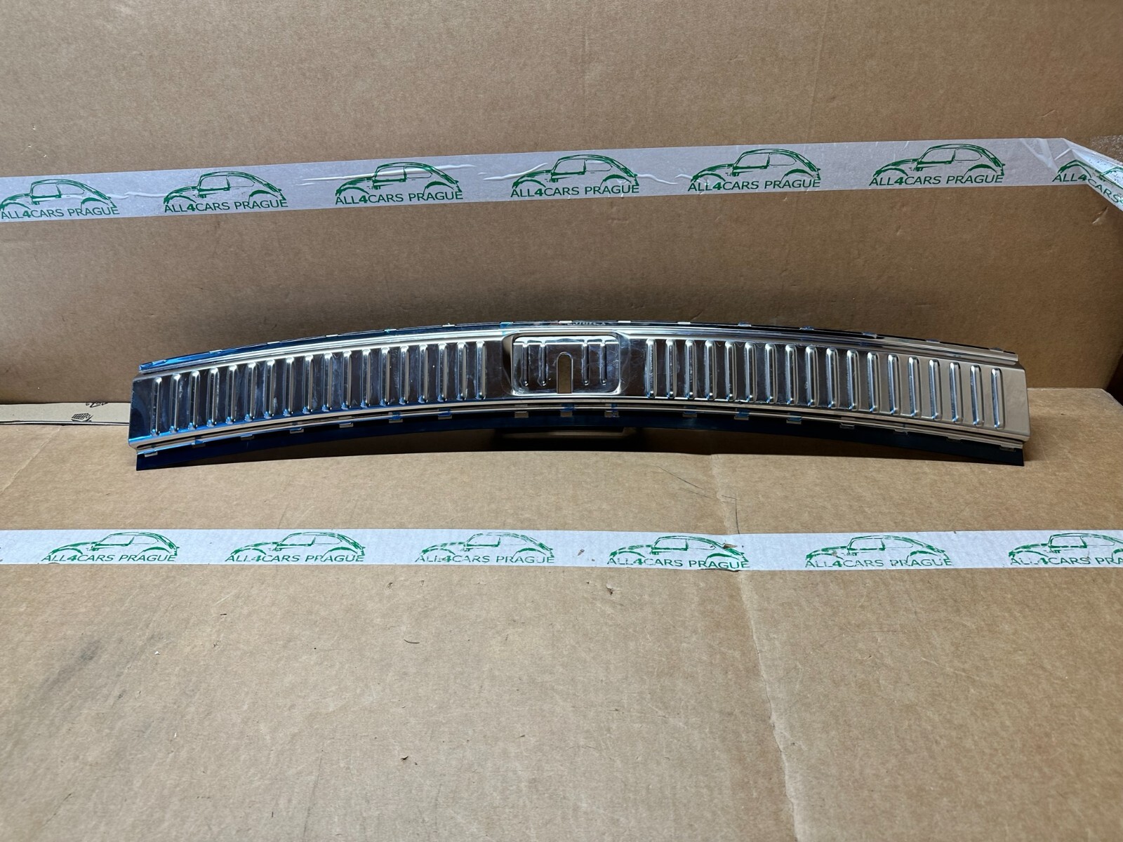 VW TOUAREG 2011-2012 ABDECKUNG FUR SCHLOSSTRAGER EDELSTAHL 7P0863459E ORIG.NEU!! - Obrázek 4