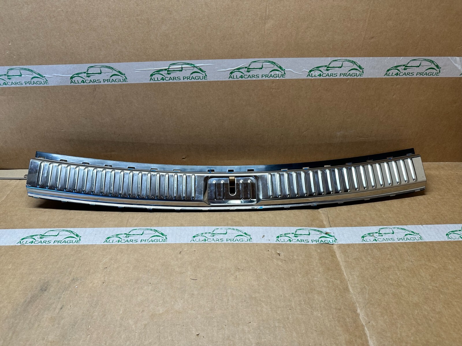 VW TOUAREG 2011-2012 ABDECKUNG FUR SCHLOSSTRAGER EDELSTAHL 7P0863459E ORIG.NEU!! - Obrázek 5