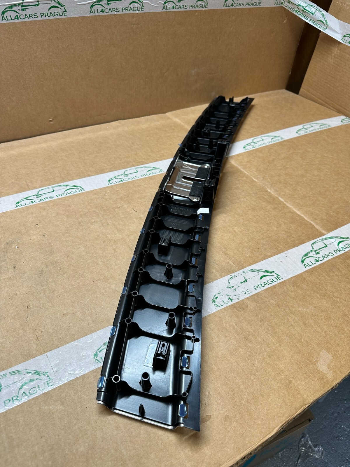 VW TOUAREG 2011-2012 ABDECKUNG FUR SCHLOSSTRAGER EDELSTAHL 7P0863459E ORIG.NEU!! - Obrázek 9