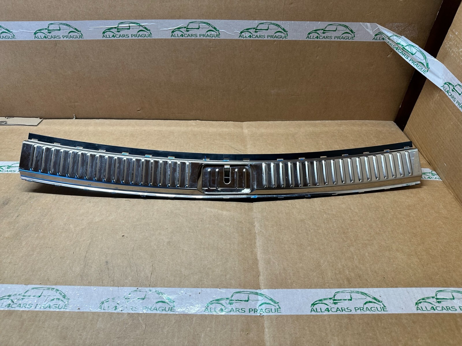 VW TOUAREG 2011-2012 ABDECKUNG FUR SCHLOSSTRAGER EDELSTAHL 7P0863459E ORIG.NEU!!