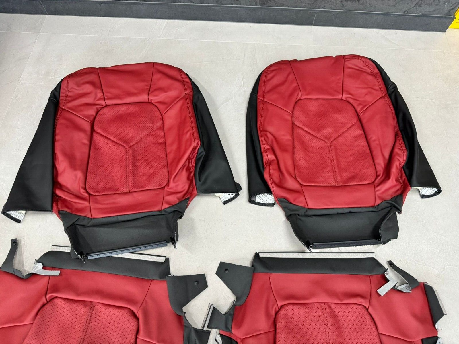 VW TOUAREG 7P SITZBEZUG ROT LEDER SPORT SITZ BETZUGEN SITZEN VORN ORIG.NEU TEIL - Obrázek 5