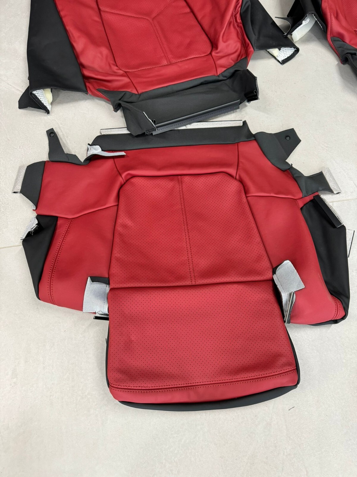 VW TOUAREG 7P SITZBEZUG ROT LEDER SPORT SITZ BETZUGEN SITZEN VORN ORIG.NEU TEIL - Obrázek 7