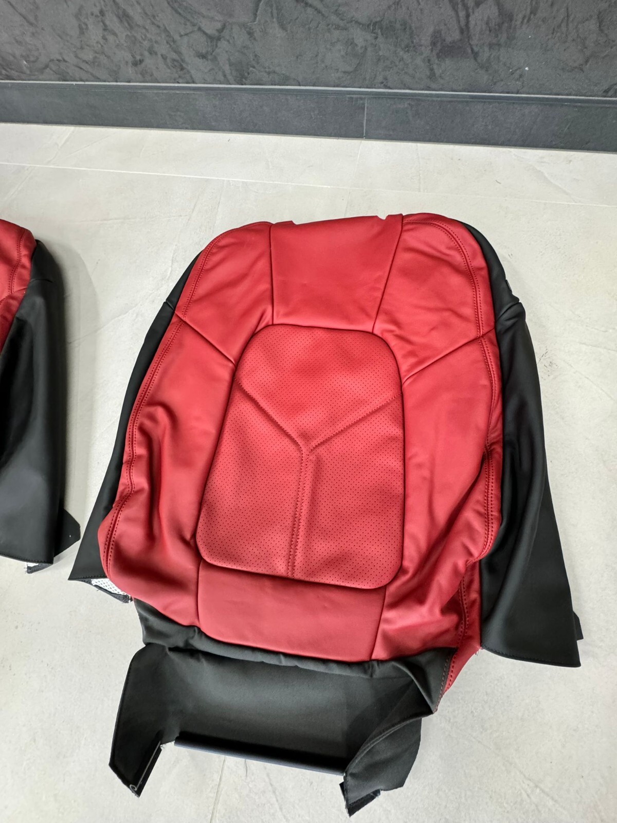 VW TOUAREG 7P SITZBEZUG ROT LEDER SPORT SITZ BETZUGEN SITZEN VORN ORIG.NEU TEIL - Obrázek 8