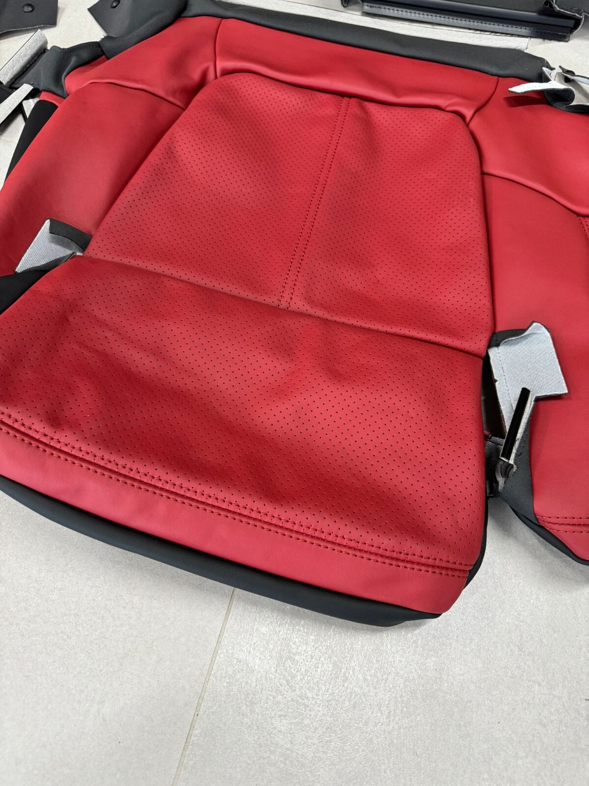 VW TOUAREG 7P SITZBEZUG ROT LEDER SPORT SITZ BETZUGEN SITZEN VORN ORIG.NEU TEIL - Obrázek 10