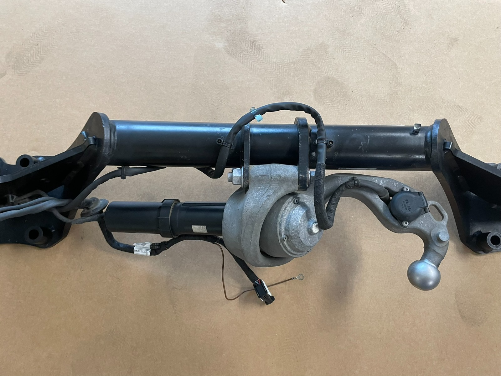 VW TOUAREG CR7 Anhängerkupplung Elektrisch Schwenkbar 760803881E 760803881H Orig - Obrázek 10