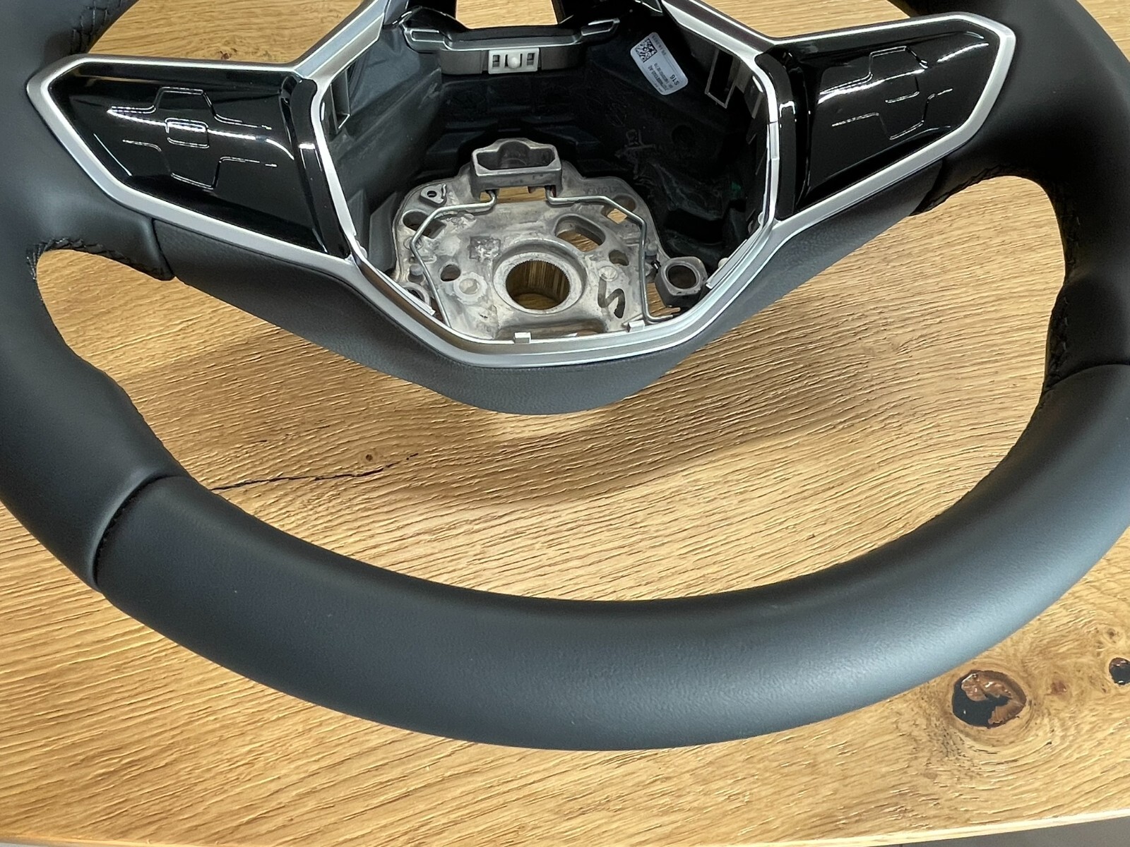 VW TOUAREG III CR7 SPORT LEDER LENKRAD R 760419089P - NUR 1378 KM STAND ORIG VW - Obrázek 11