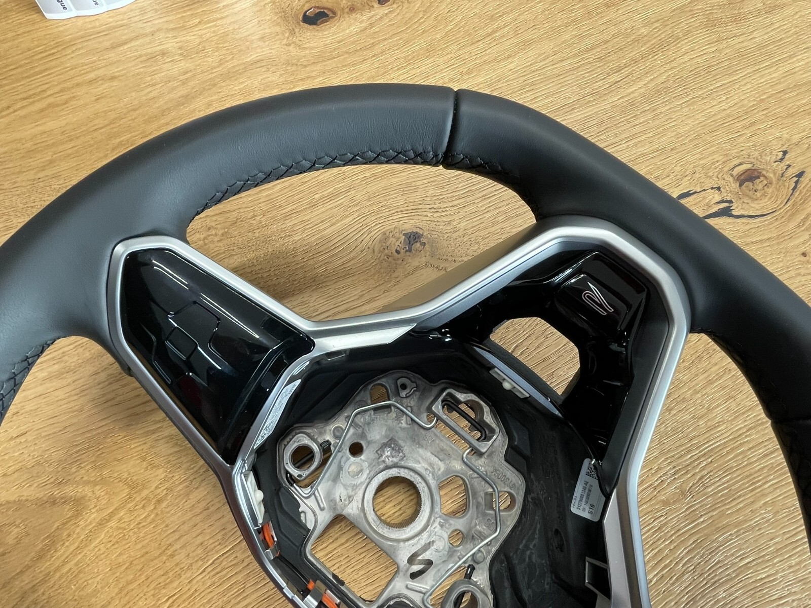 VW TOUAREG III CR7 SPORT LEDER LENKRAD R 760419089P - NUR 1378 KM STAND ORIG VW - Obrázek 17