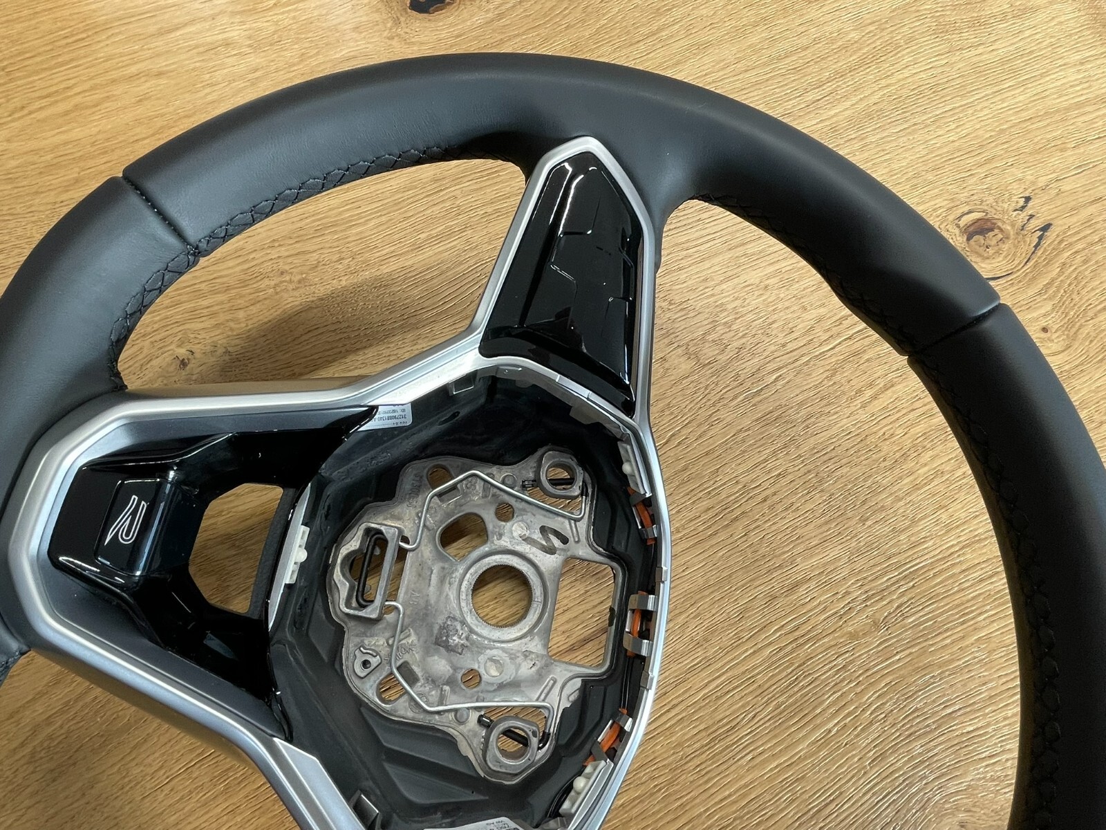 VW TOUAREG III CR7 SPORT LEDER LENKRAD R 760419089P - NUR 1378 KM STAND ORIG VW - Obrázek 19