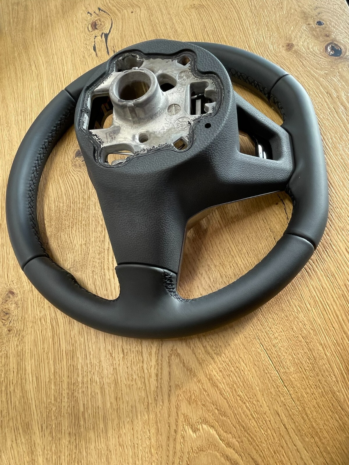 VW TOUAREG III CR7 SPORT LEDER LENKRAD R 760419089P - NUR 1378 KM STAND ORIG VW - Obrázek 23