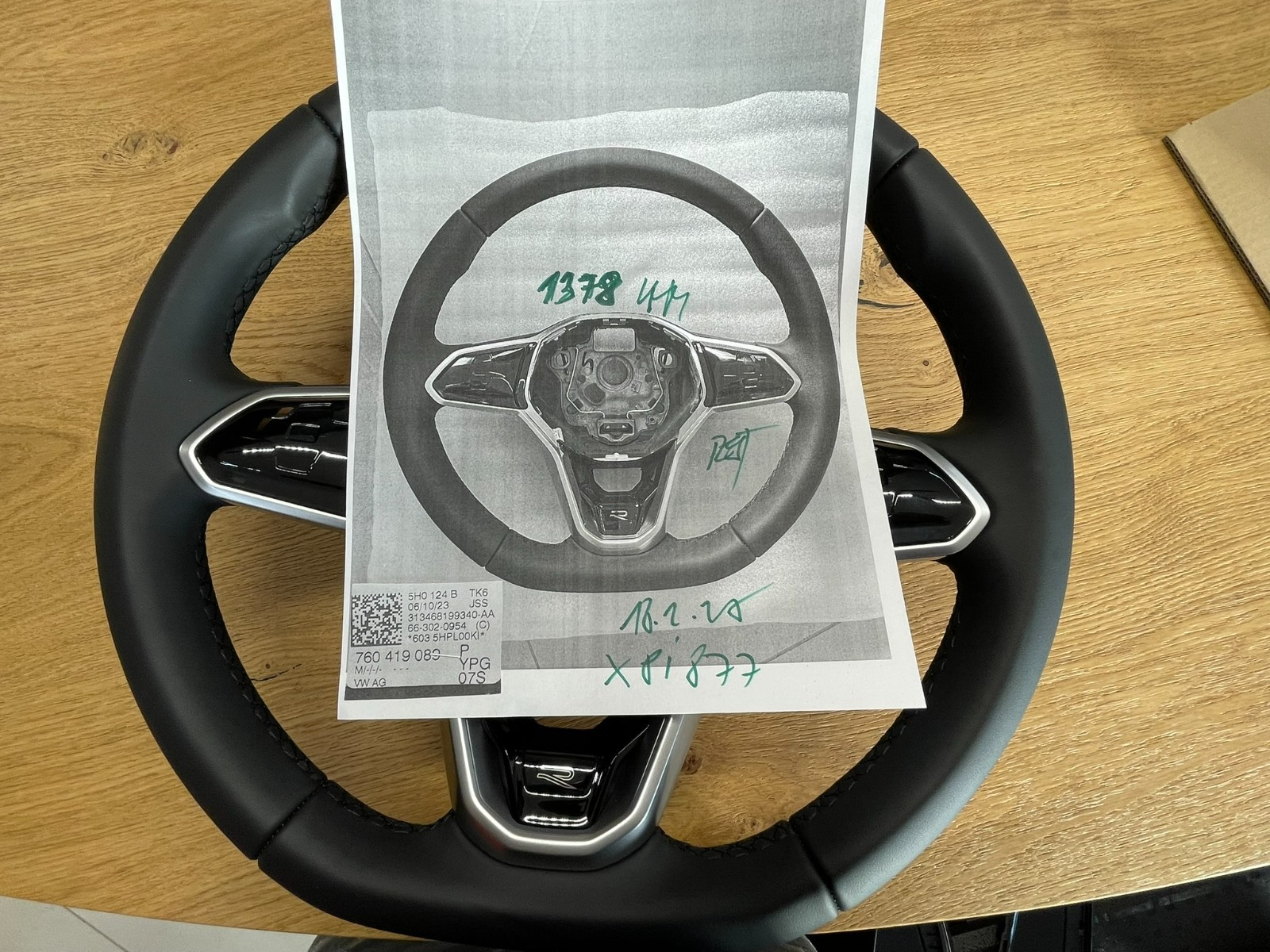VW TOUAREG III CR7 SPORT LEDER LENKRAD R 760419089P - NUR 1378 KM STAND ORIG VW - Obrázek 24