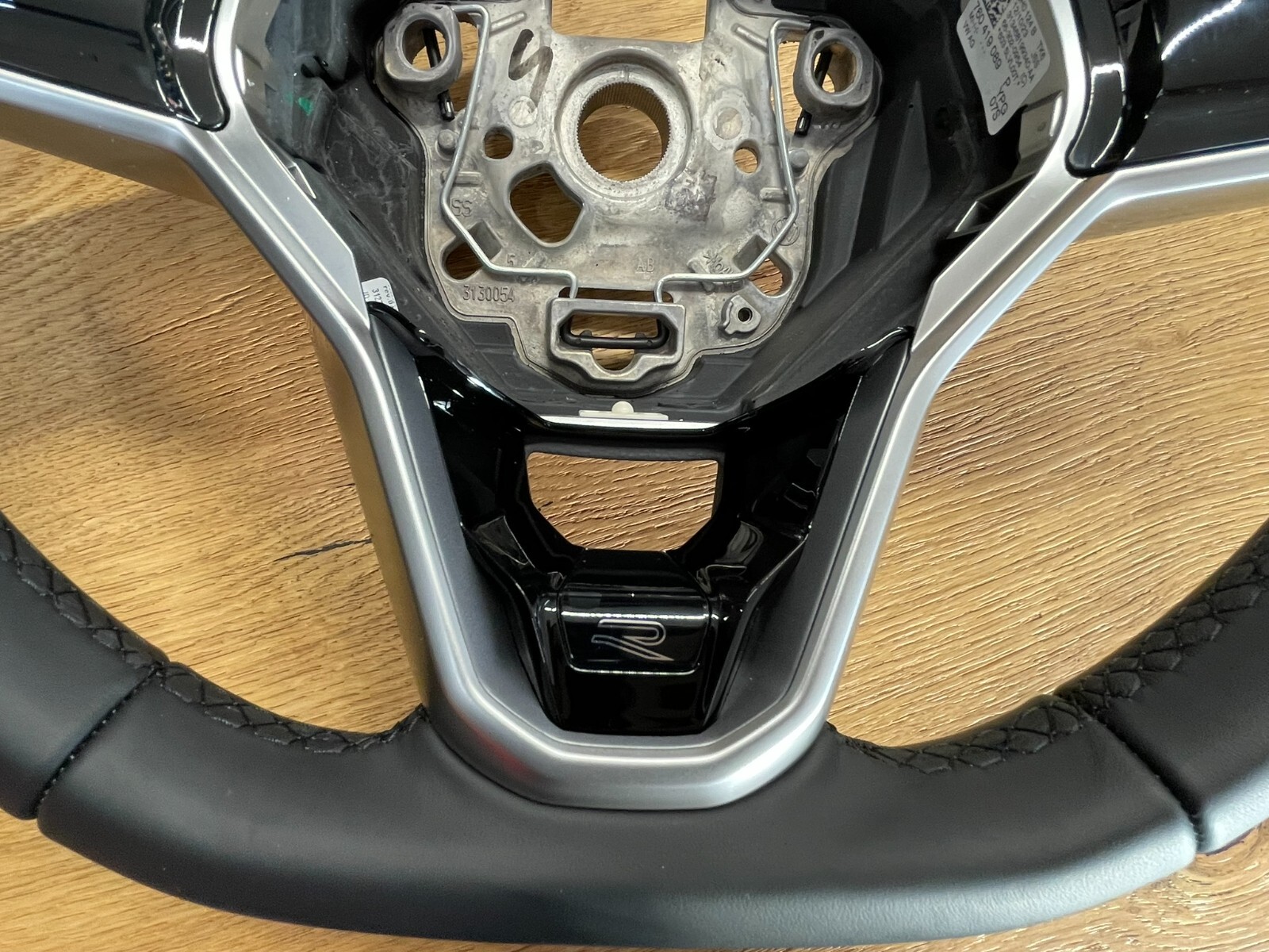 VW TOUAREG III CR7 SPORT LEDER LENKRAD R 760419089P - NUR 1378 KM STAND ORIG VW - Obrázek 6