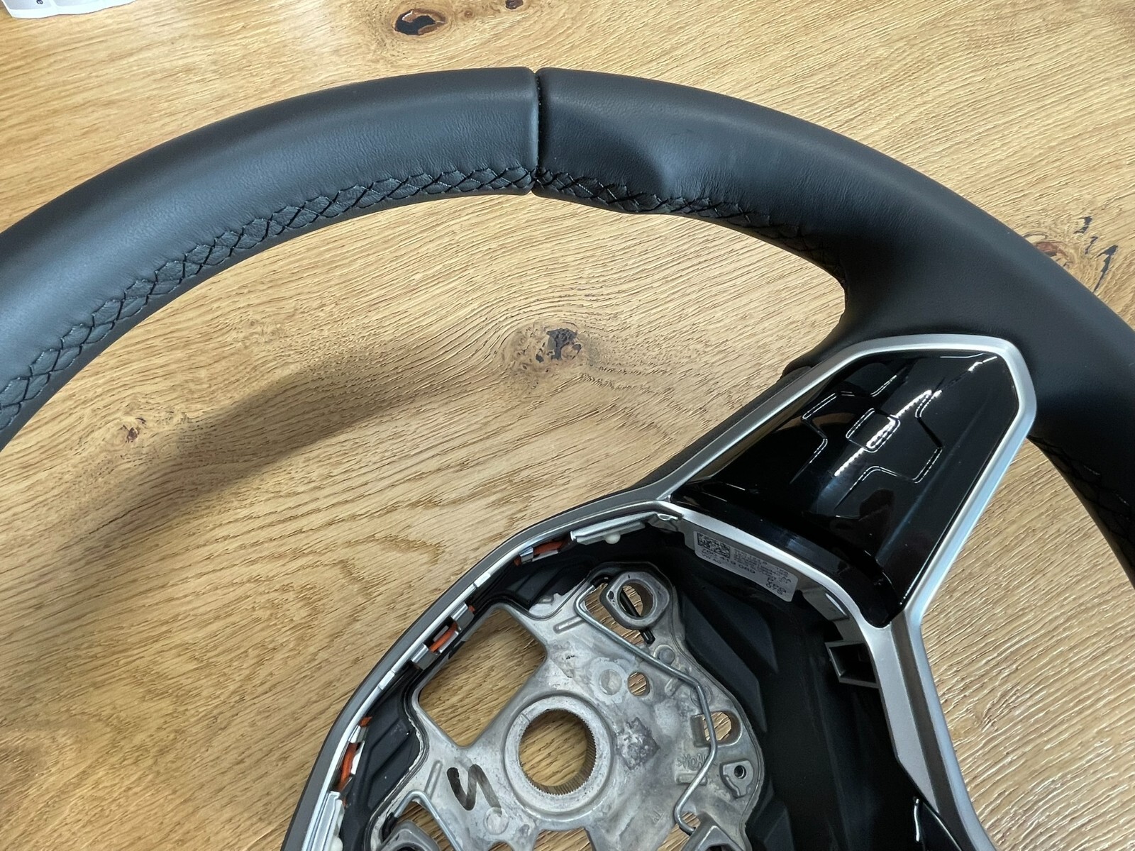 VW TOUAREG III CR7 SPORT LEDER LENKRAD R 760419089P - NUR 1378 KM STAND ORIG VW - Obrázek 7