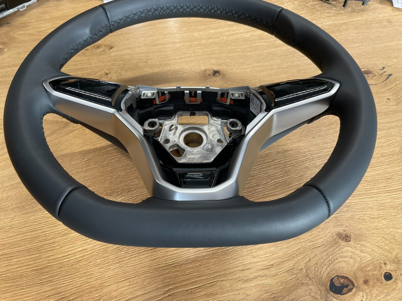 VW TOUAREG III CR7 SPORT LEDER LENKRAD R 760419089P - NUR 1378 KM STAND ORIG VW - Obrázek 9