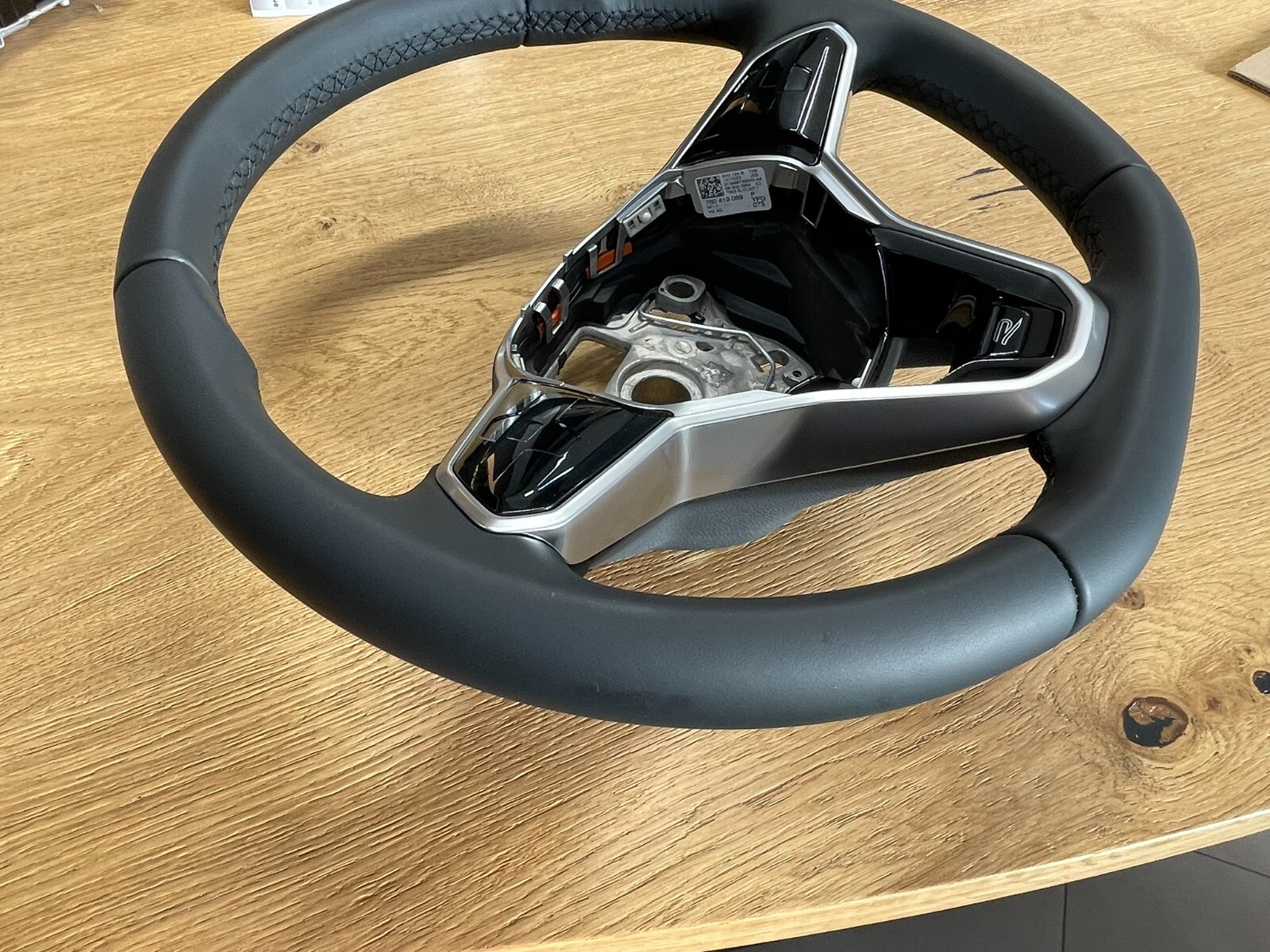 VW TOUAREG III CR7 SPORT LEDER LENKRAD R 760419089P - NUR 1378 KM STAND ORIG VW - Obrázek 10