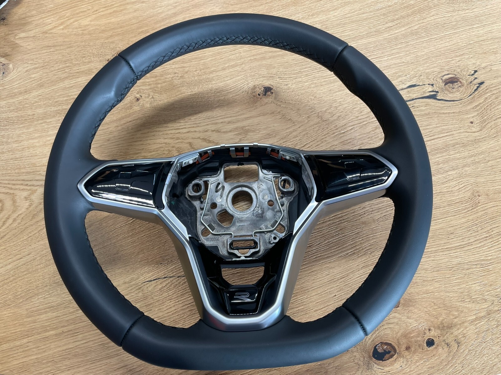 VW TOUAREG III CR7 SPORT LEDER LENKRAD R 760419089P - NUR 1378 KM STAND ORIG VW