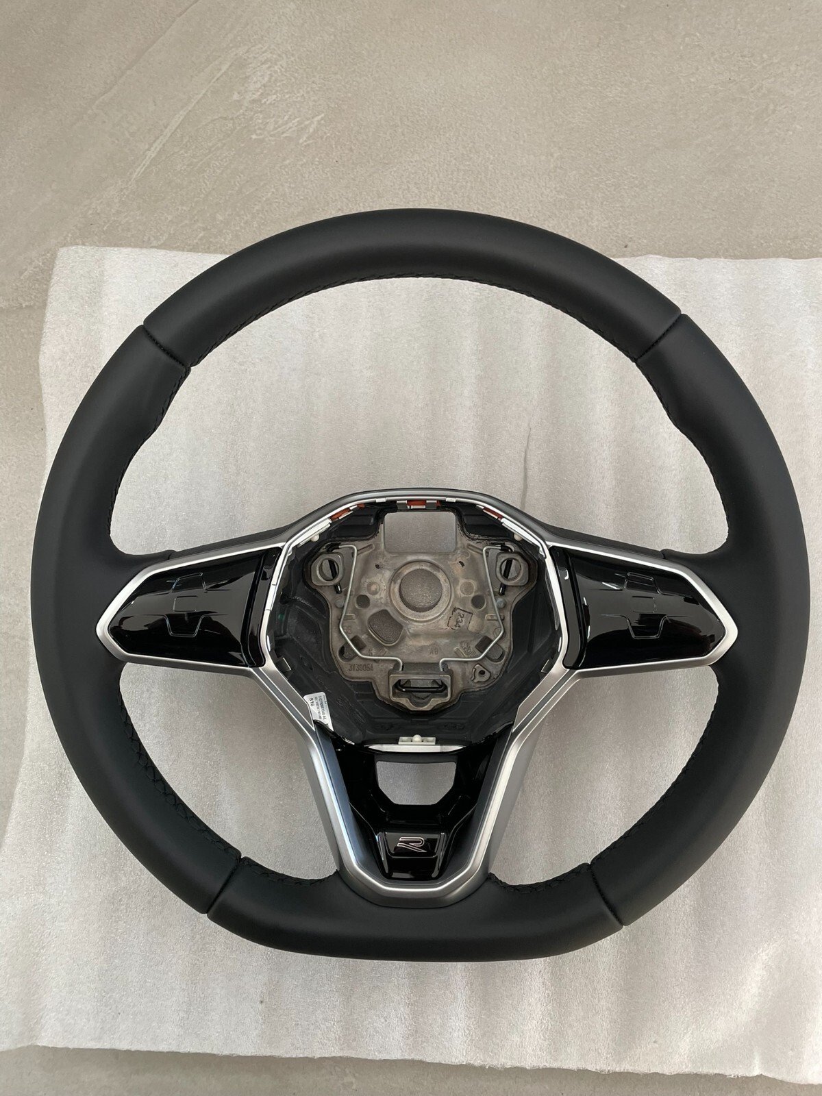 VW TOUAREG III CR7 SPORT LEDER LENKRAD R 760419089P - NUR 2155 KM STAND ORIG VW