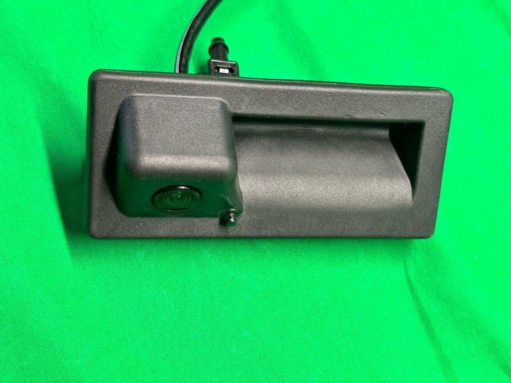 VW TOURAN 5T HECKKLAPPENGRIFF HINTEN MIT KAMERA 5TA827566B ORIGINAL VW NEU TEIL! - Obrázek 7