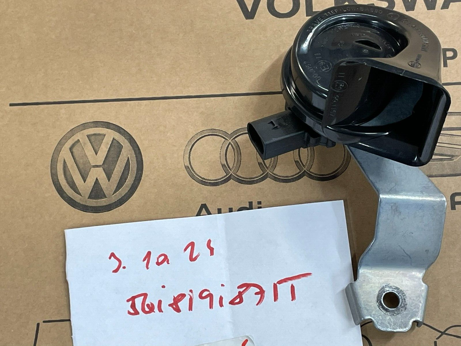 5C0951221B VW SKODA SEAT SIGNALHORN TIEFTON FANFARE 5C0951221B Fast Neu Test Car - Obrázek 9