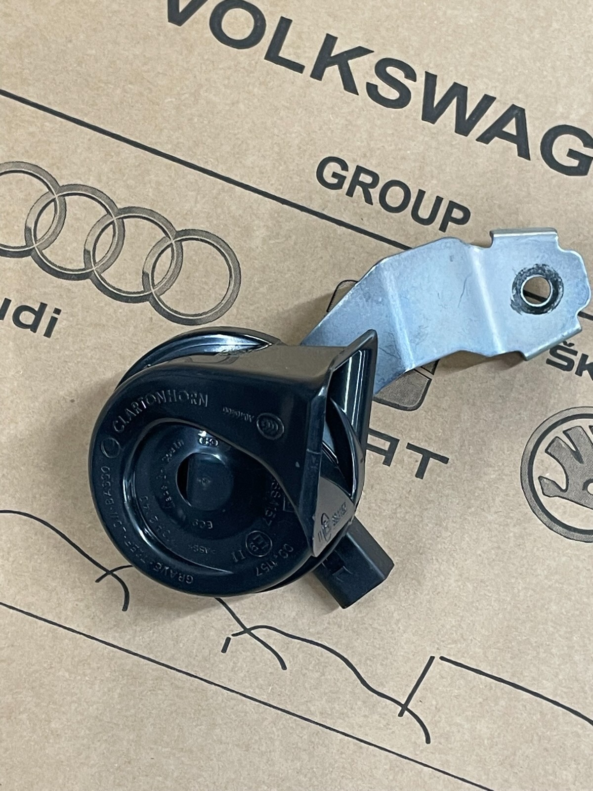 5C0951221B VW SKODA SEAT SIGNALHORN TIEFTON FANFARE 5C0951221B Fast Neu Test Car