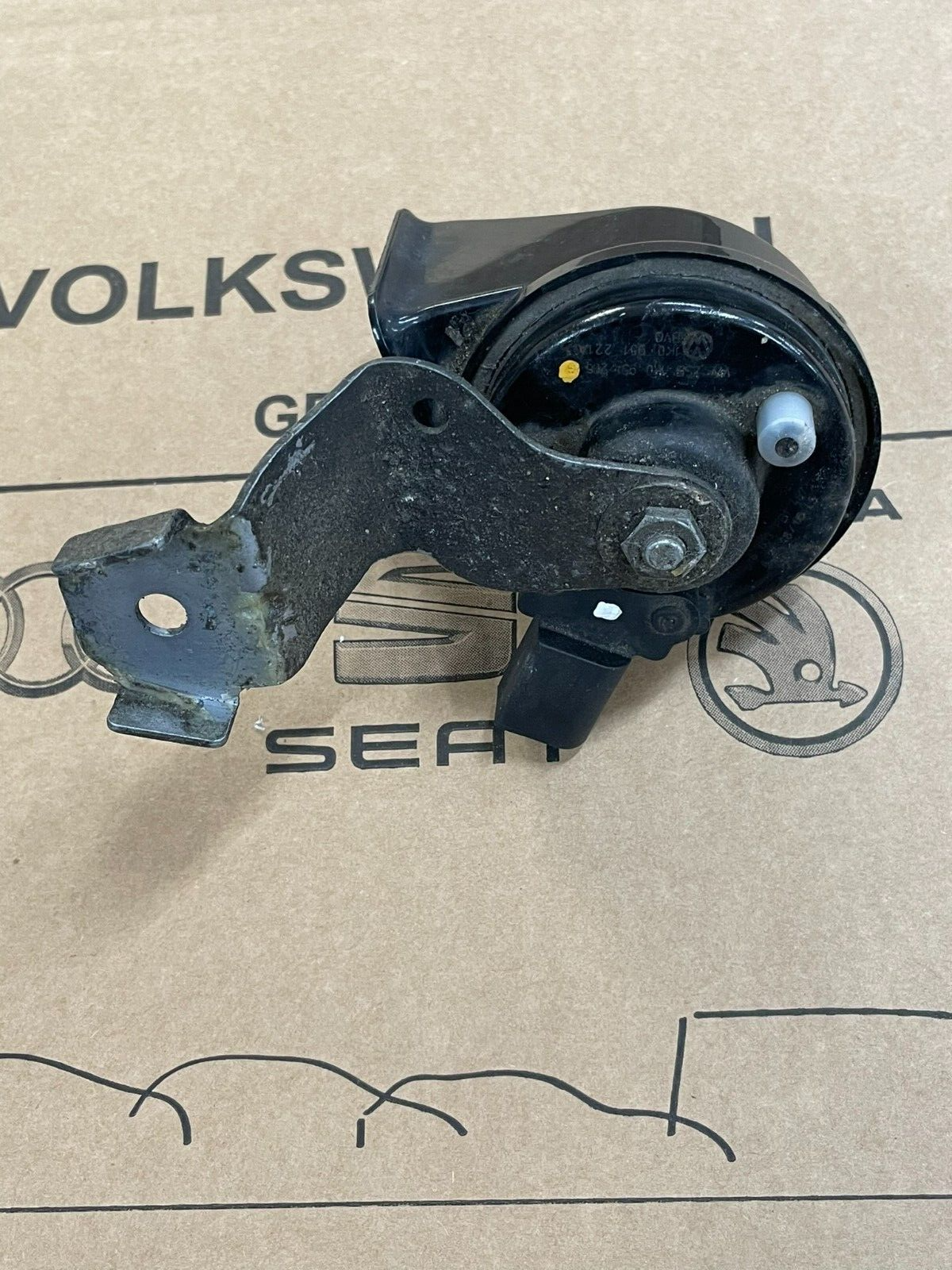 5C0951221B VW SKODA SEAT SIGNALHORN TIEFTON FANFARE 5C0951221B ORIG.VW TEIL - Obrázek 11