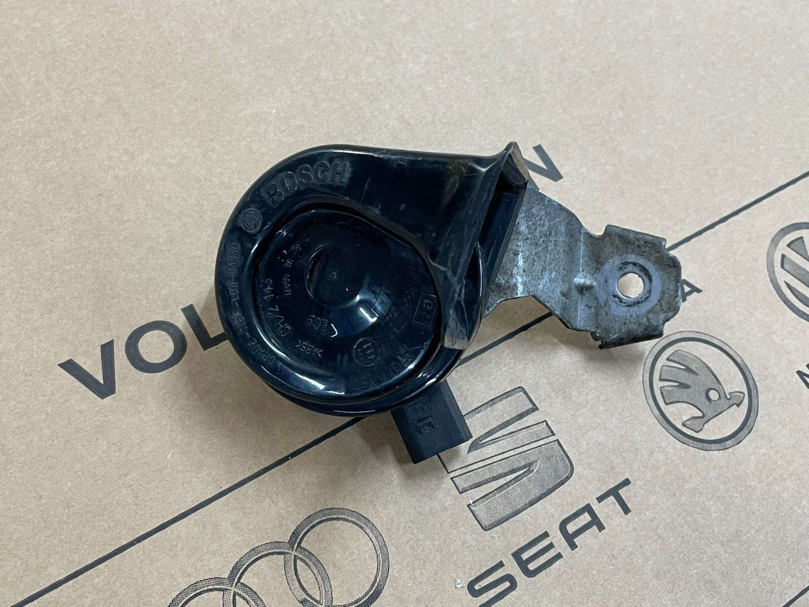 5C0951221B VW SKODA SEAT SIGNALHORN TIEFTON FANFARE 5C0951221B ORIG.VW TEIL - Obrázek 8