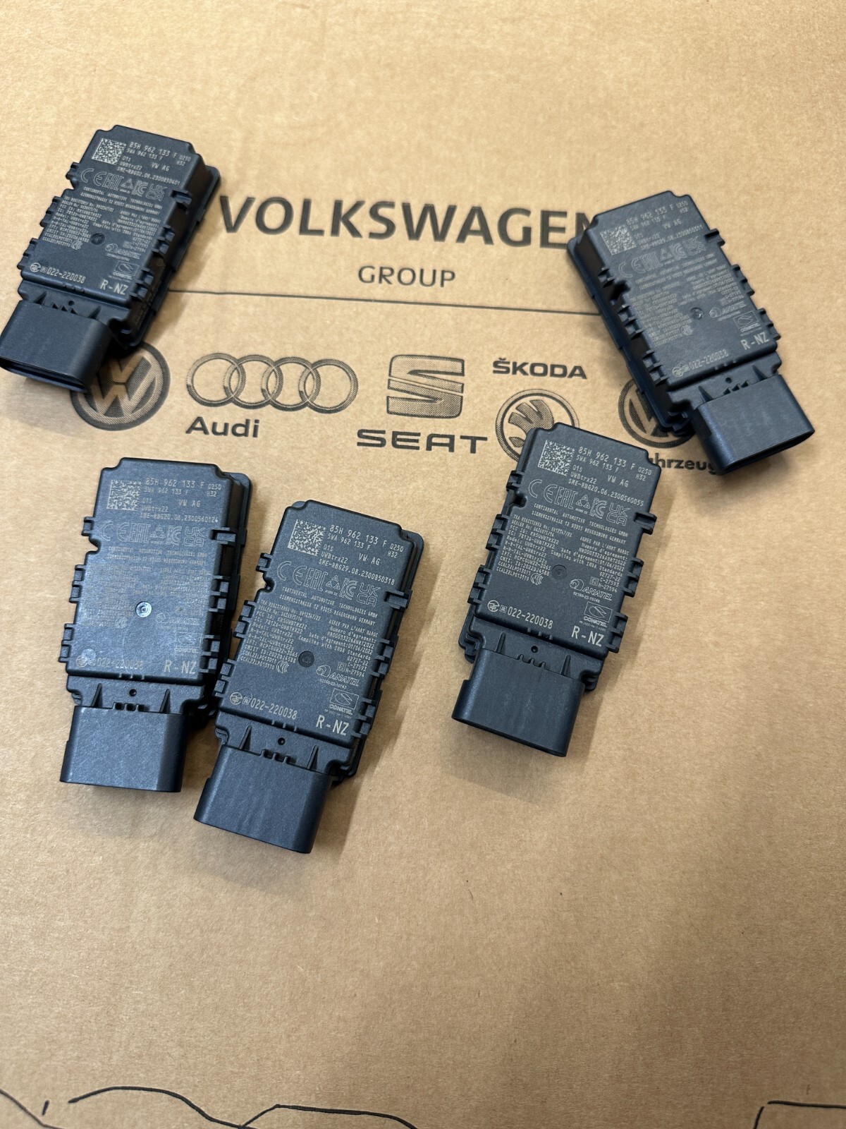 85H962133F AUDI VW SKODA SEAT ANTENNENVERSTÄRKER 85H962133F - Obrázek 4