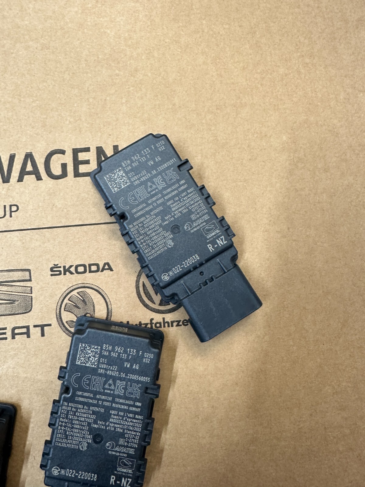 85H962133F AUDI VW SKODA SEAT ANTENNENVERSTÄRKER 85H962133F - Obrázek 6