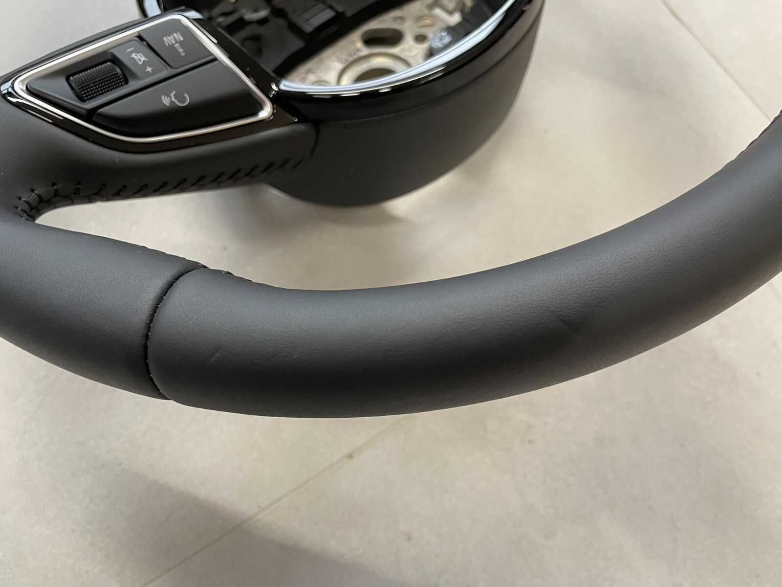 AUDI Q3 MULTIFUNKTIONS SPORT LENKRAD LEDER 8U0419091G ORIG.Fast Neu d v Test Car - Obrázek 15