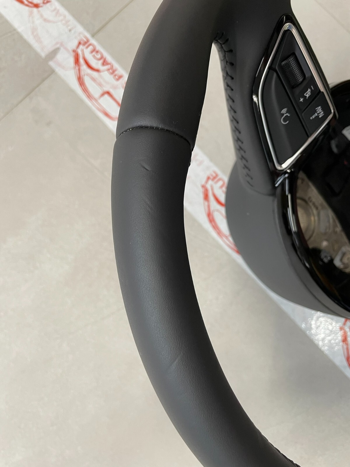 AUDI Q3 MULTIFUNKTIONS SPORT LENKRAD LEDER 8U0419091G ORIG.Fast Neu d v Test Car - Obrázek 17