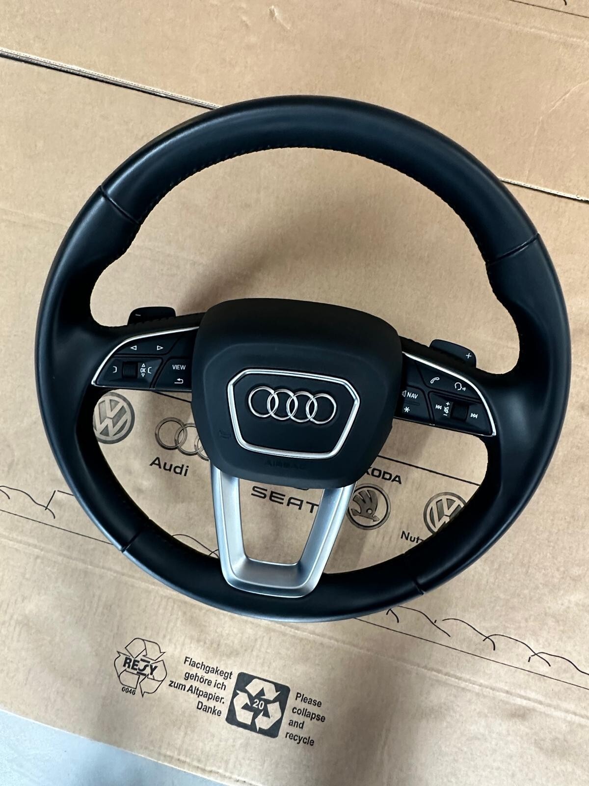 AUDI Q5 LEDER LENKRAD 80A419091BC MIT AIRBAG. - Obrázek 3
