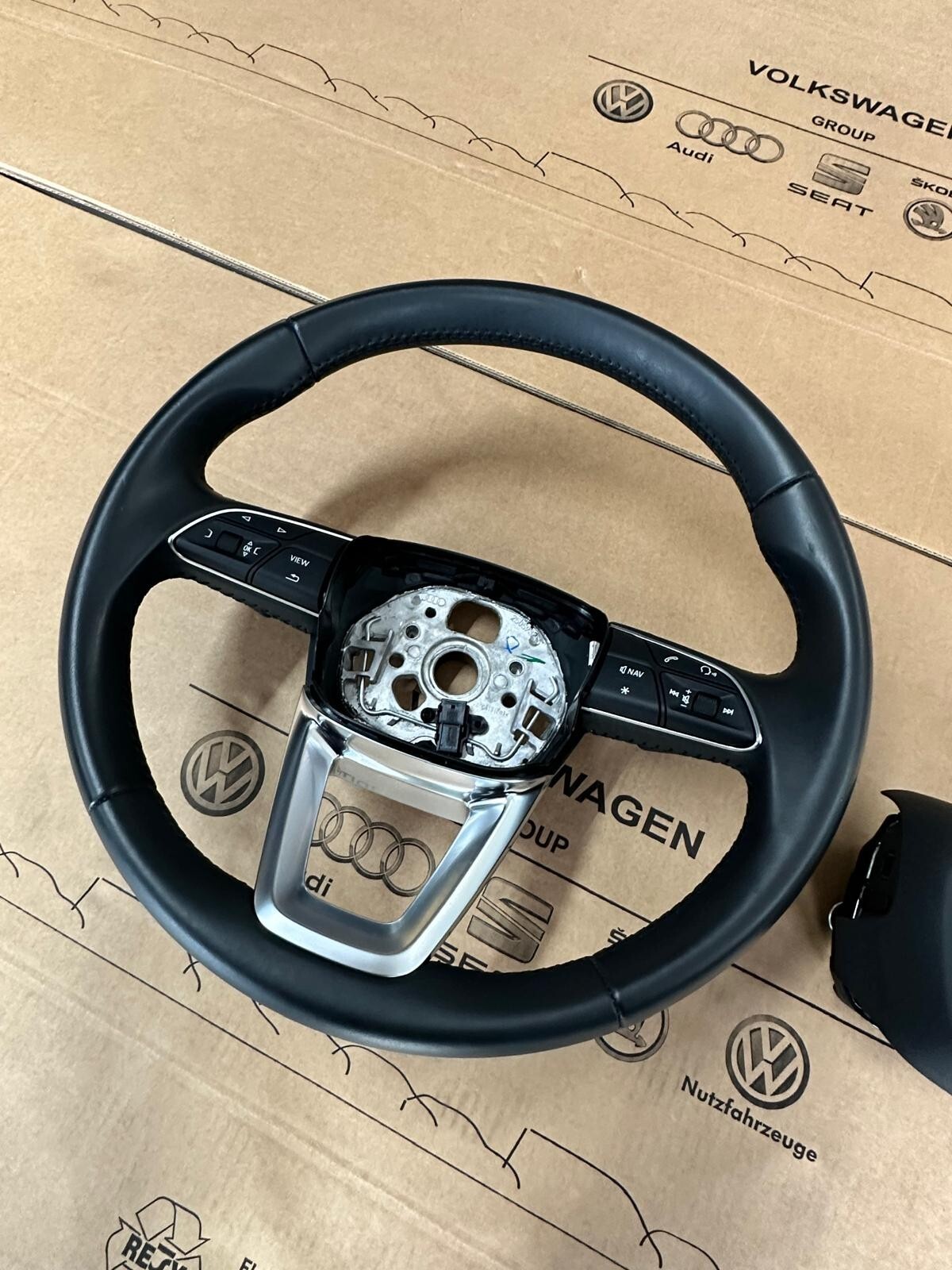 AUDI Q5 LEDER LENKRAD 80A419091BC MIT AIRBAG. - Obrázek 10