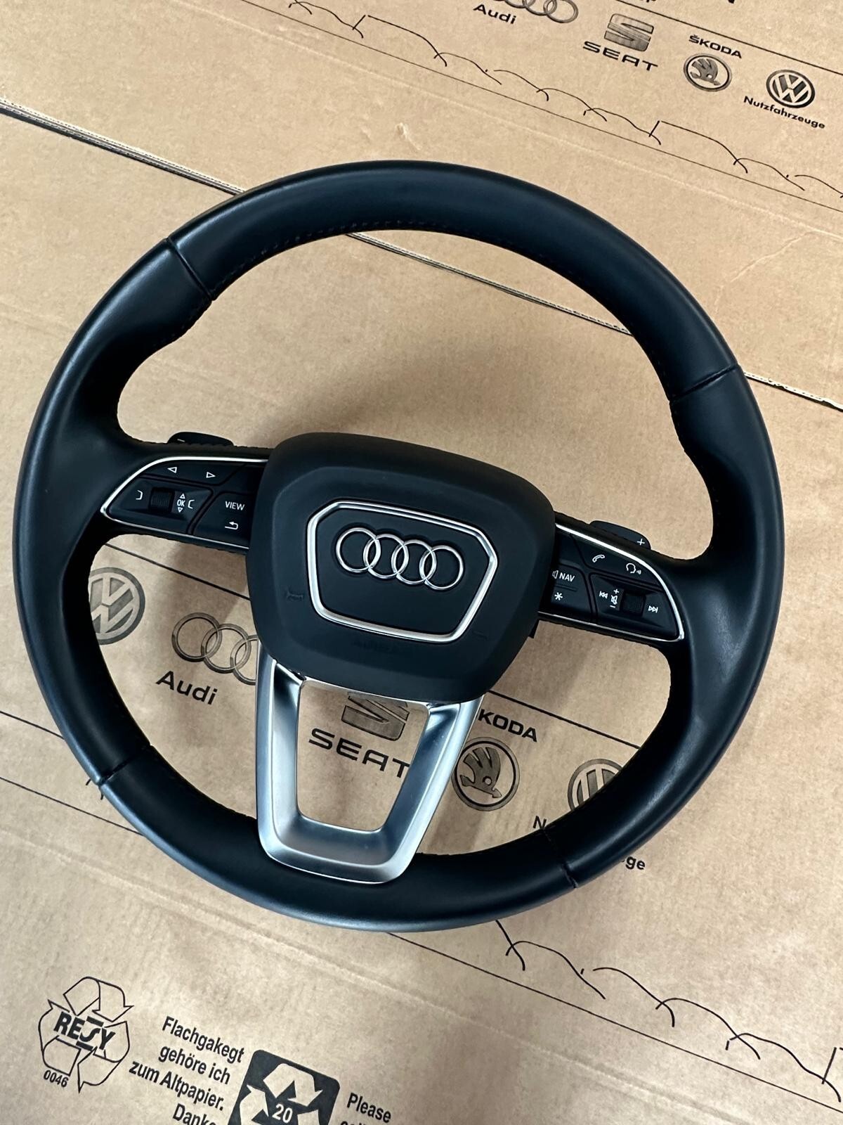 AUDI Q5 LEDER LENKRAD 80A419091BC MIT AIRBAG.