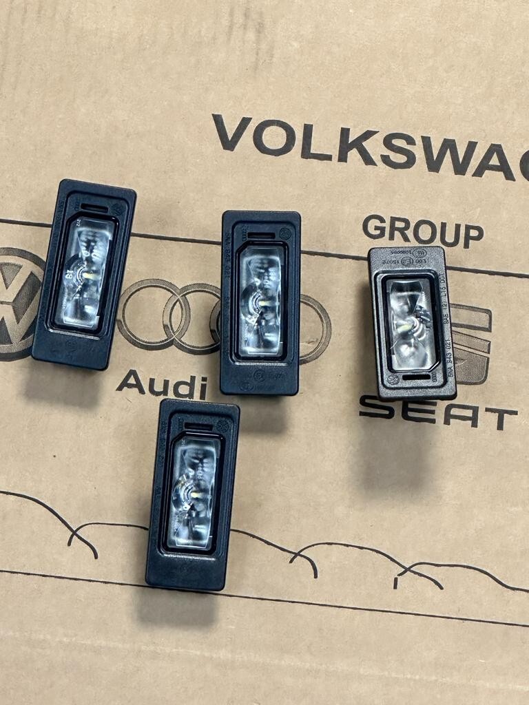 AUDI VW SKODA SEAT LED KENNZEICHEN LEUCHTE LED 5NA943021 - 5NA 943 021 ORIG.NEU!