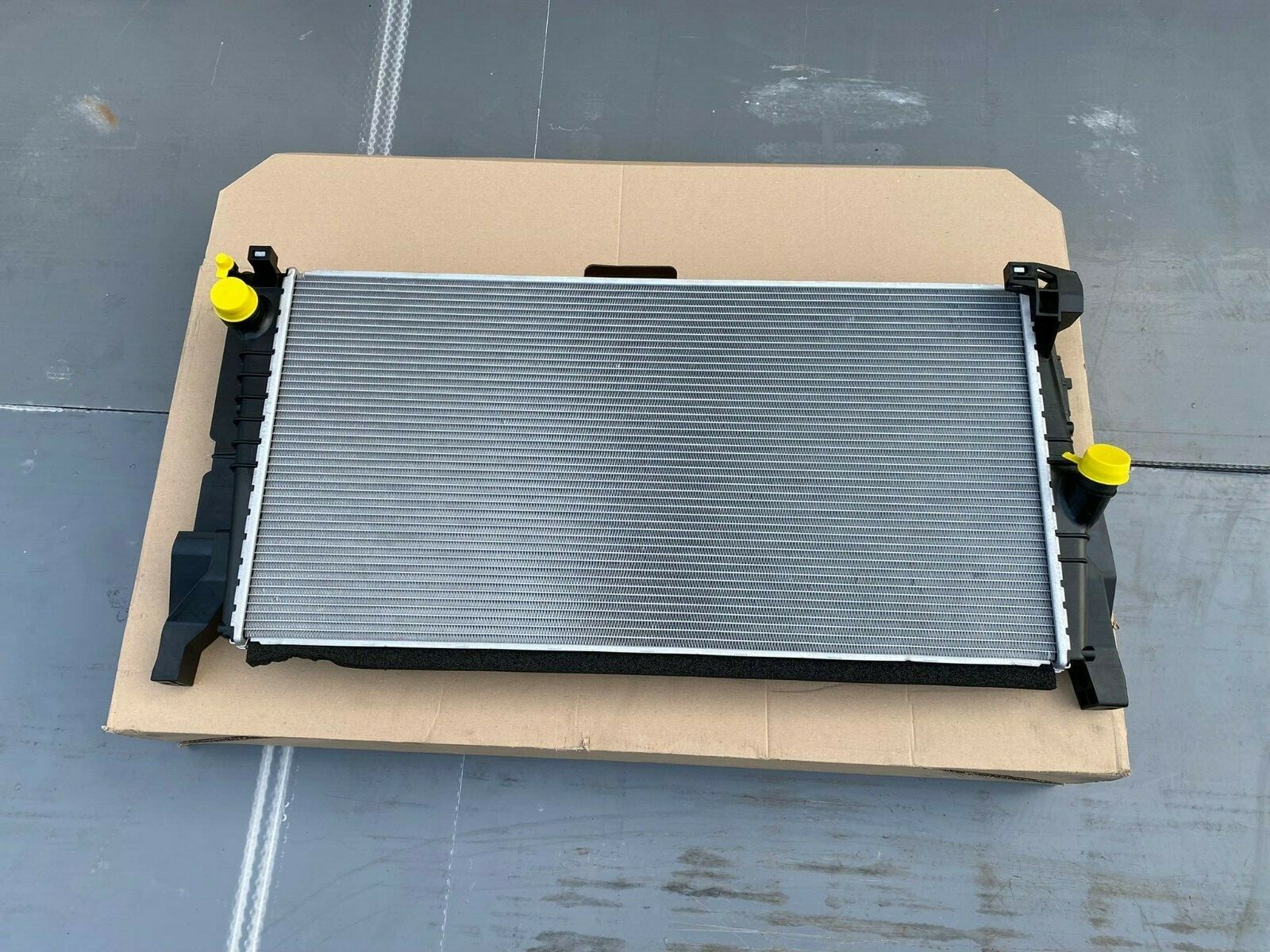 BMW 2 F45 F46 X1 F48 WASSERKÜHLER KÜHLER MOTORKÜHLER 17117644639 ORIGINAL NEU - Obrázek 3