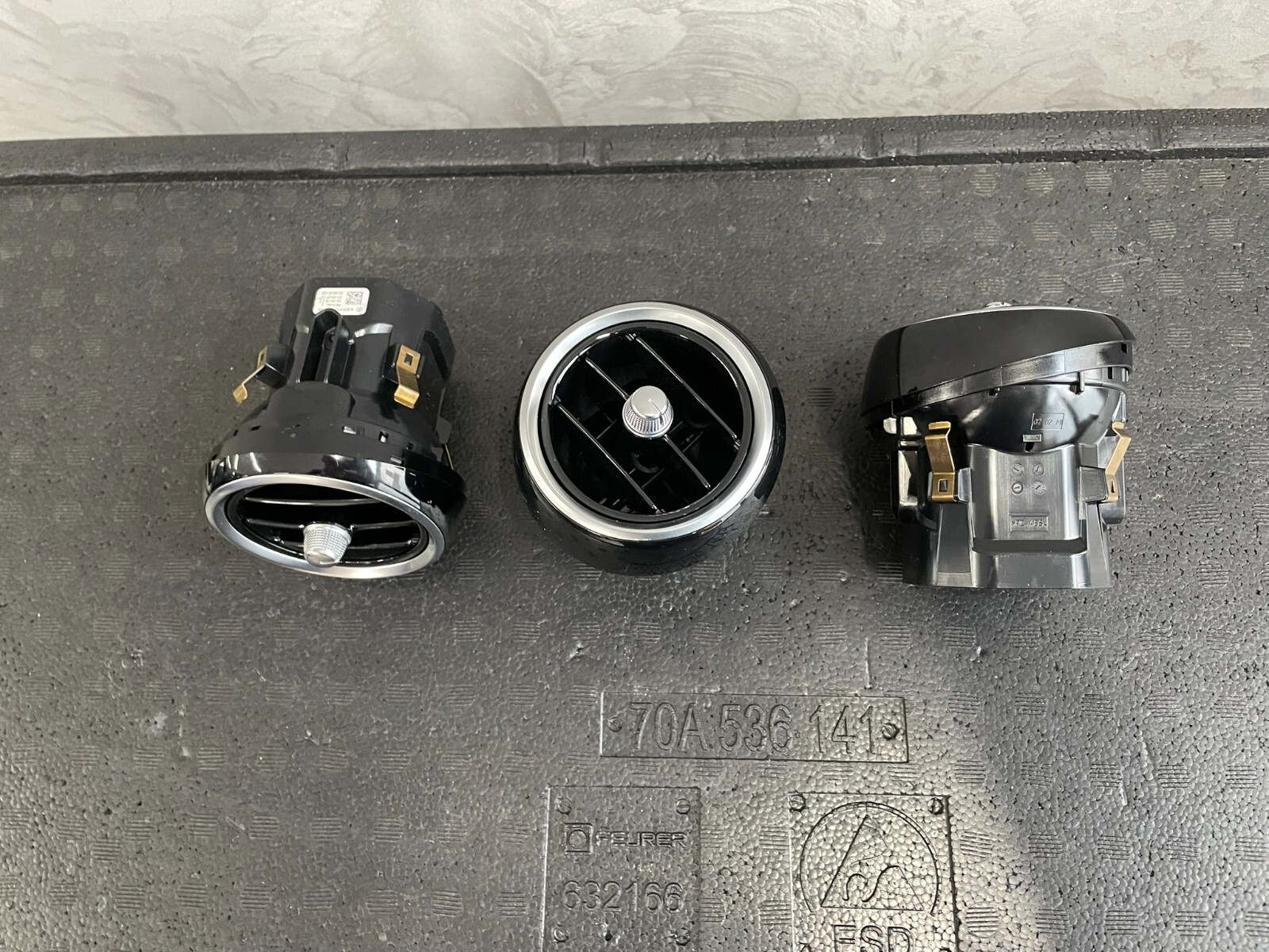 MERCEDES C KLASSE A205 LUFTAUSSTRÖMER ARMATURENBRETT A2058300201 MITTE FAST NEU - Obrázek 4