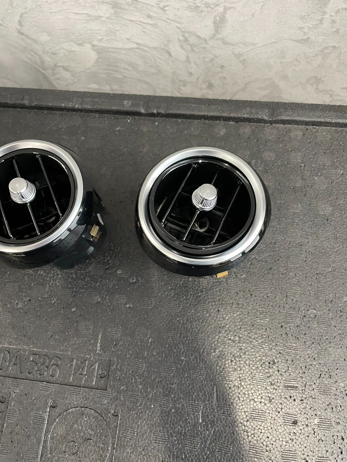 MERCEDES C KLASSE A205 LUFTAUSSTRÖMER ARMATURENBRETT A2058300201 MITTE FAST NEU - Obrázek 6