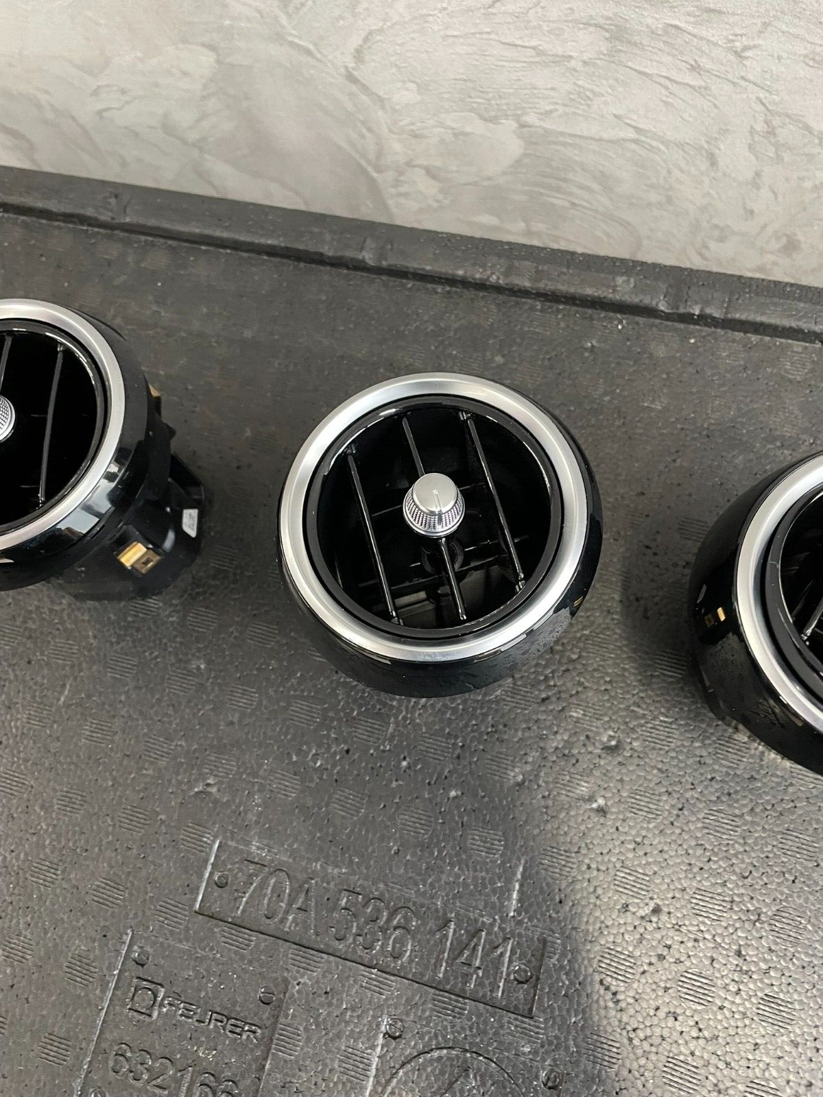 MERCEDES C KLASSE A205 LUFTAUSSTRÖMER ARMATURENBRETT A2058300201 MITTE FAST NEU - Obrázek 8