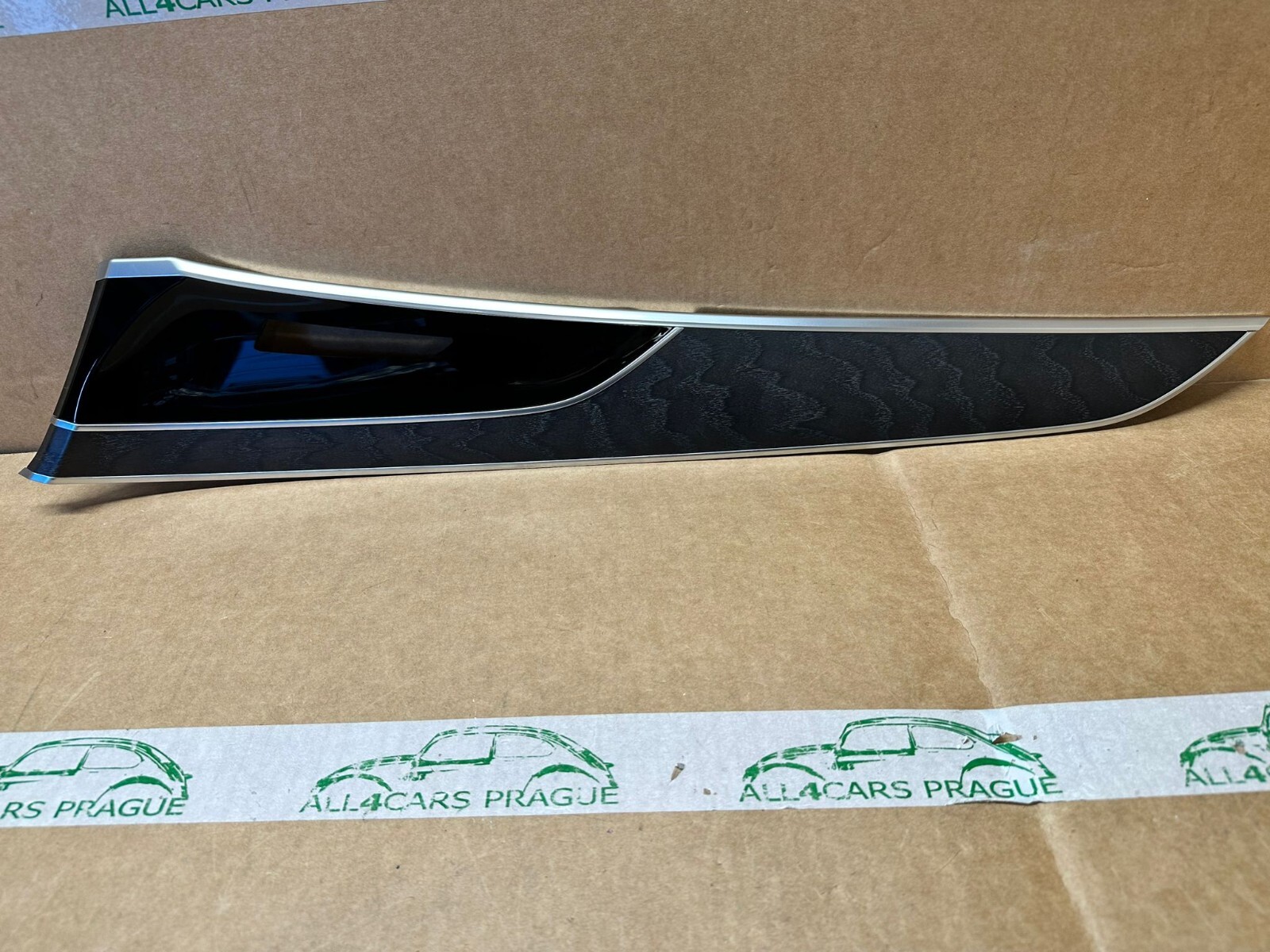 NEU AUDI A8/S8 ZIERBLENDE FUR TURVERKLEIDUNG 4N0867061G 2YA ORIG. NEU!!