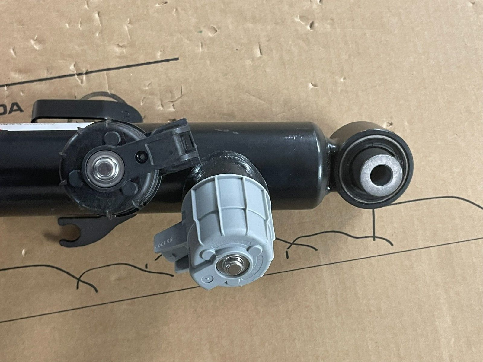 PORSCHE CAYENNE 9YA-2 STOSSDÄMPFER ELEKTRISCH HINTERACHSE LINKS 9Y0513027F NEU - Obrázek 14