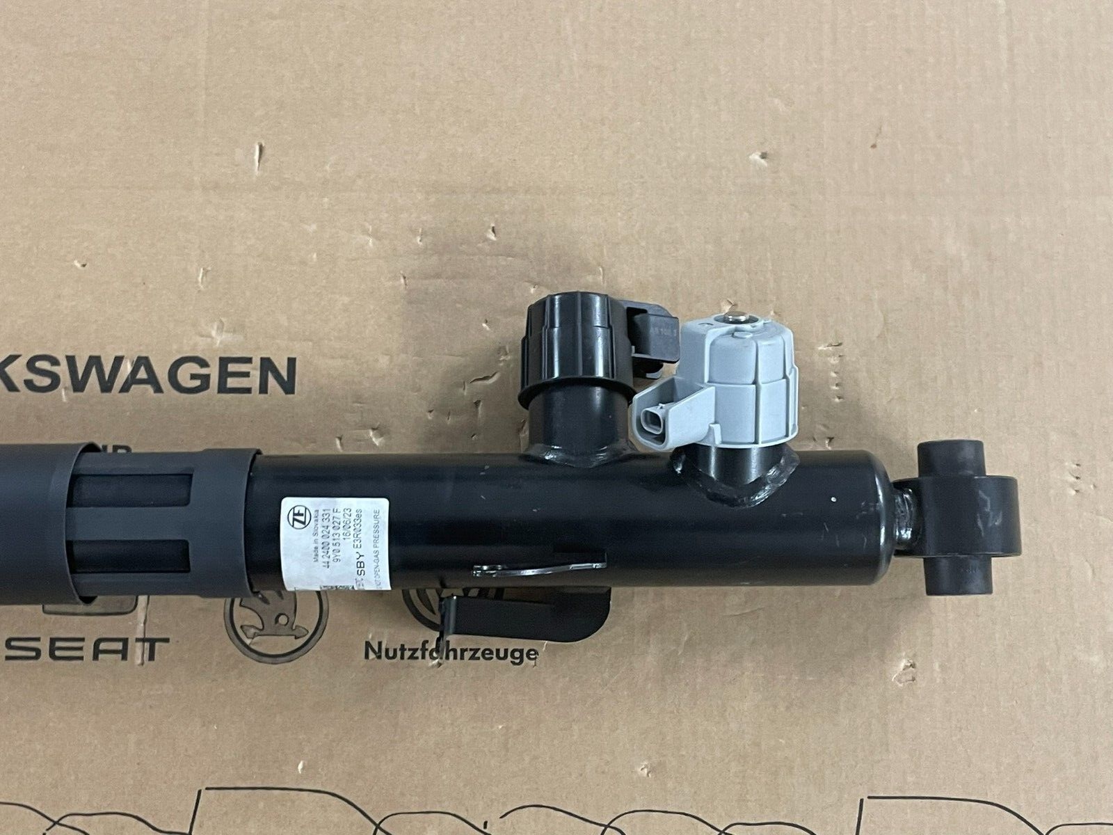 PORSCHE CAYENNE 9YA-2 STOSSDÄMPFER ELEKTRISCH HINTERACHSE LINKS 9Y0513027F NEU - Obrázek 15