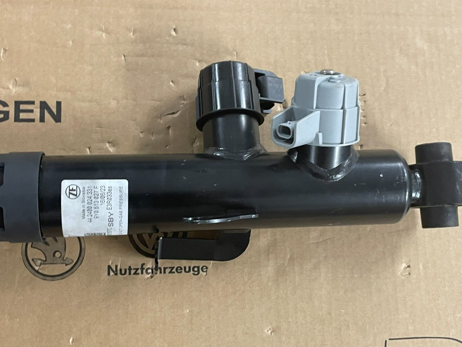 PORSCHE CAYENNE 9YA-2 STOSSDÄMPFER ELEKTRISCH HINTERACHSE LINKS 9Y0513027F NEU - Obrázek 17